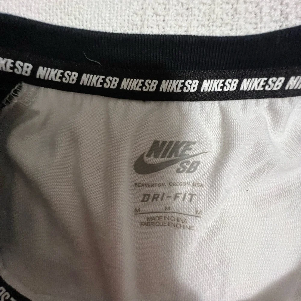 Nike sb tee